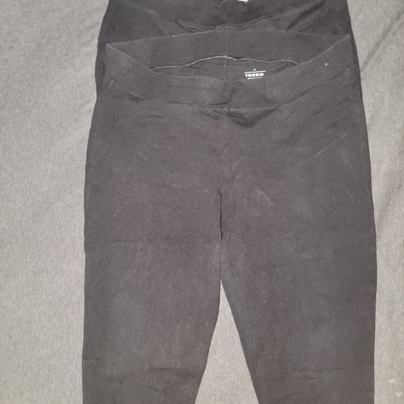 Torrid -2 Set - Capri Leggings - Size 2XL - Black - 2 Included - Picture 2 of 4